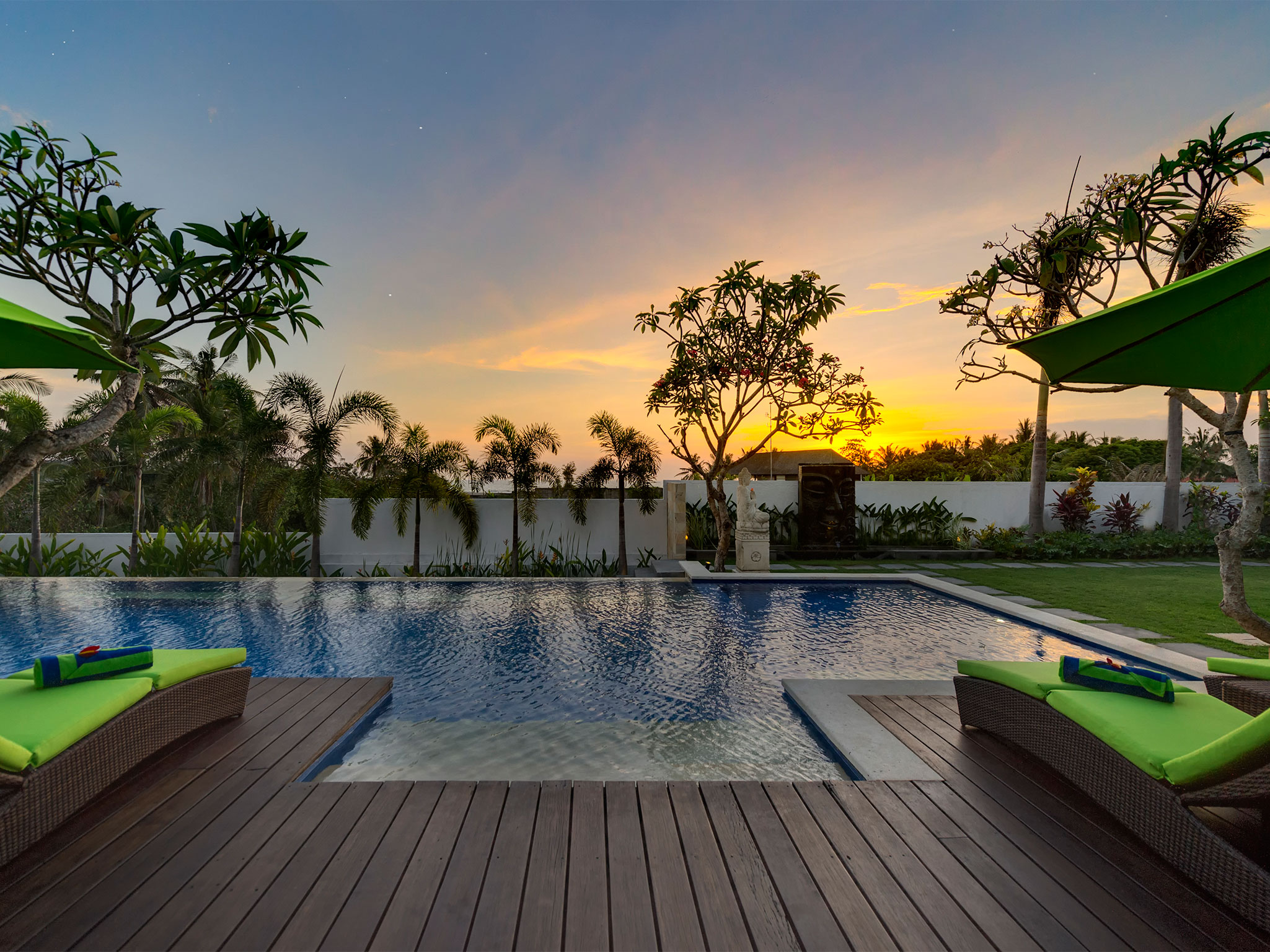 Villa Luwih - Sunset over the pool - Villa Luwih, Canggu, Bali
